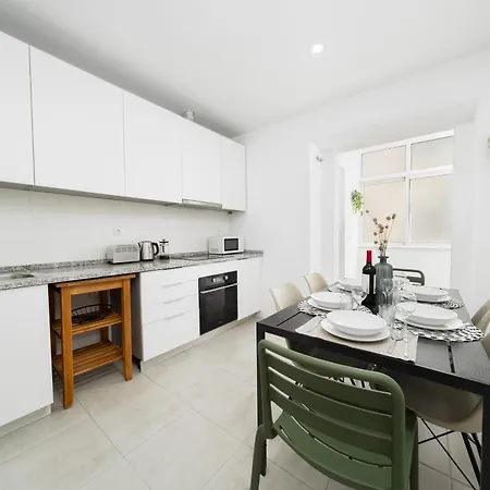 Apartmán 2eb- Beautifully Designed In The Heart Of The City, Bright, Stylish And Inviting *