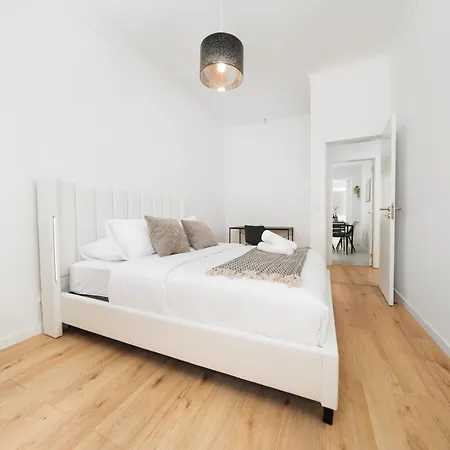 2eb- Beautifully Designed In The Heart Of The City, Bright, Stylish And Inviting Apartmán