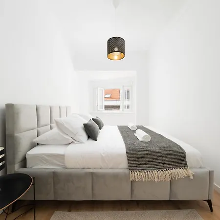 2eb- Beautifully Designed In The Heart Of The City, Bright, Stylish And Inviting Apartmán Lisboa