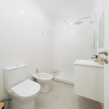 2eb- Beautifully Designed In The Heart Of The City, Bright, Stylish And Inviting Apartmán