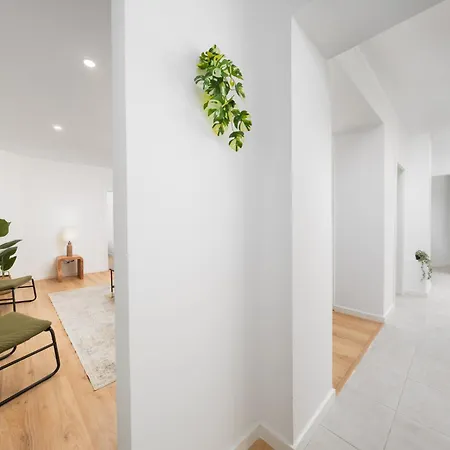 2eb- Beautifully Designed In The Heart Of The City, Bright, Stylish And Inviting Apartmán